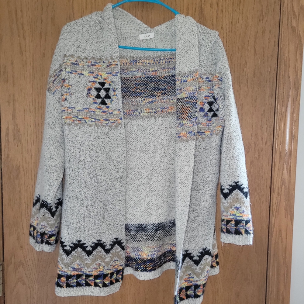 Debut Gray Cardigan with Geometric Patterns